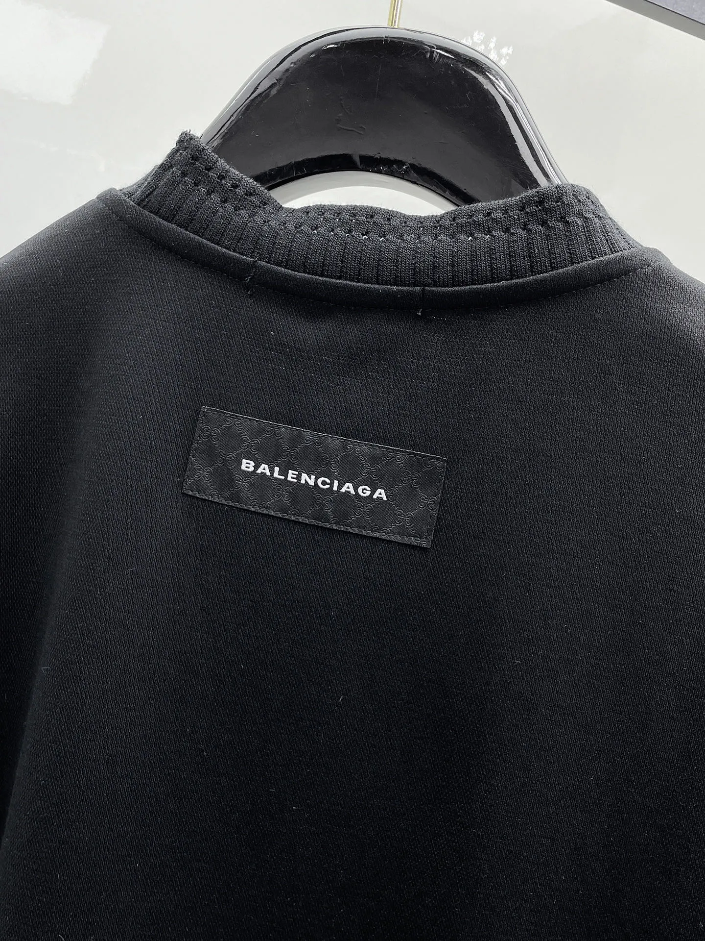 Burberry's top products 🐮2026 Spring and Summer New Arrival first counter, the latest New Arrival short-sleeved round neck T-shirt Premium customized design, avant-garde and fashionable! Brand logo heavy craftsmanship design Premium customized 260g fabric. Soft to the touch. Comfortable to wear. Counter-level exquisite stitching. Fine workmanship. The upper body effect is incomparably handsome! A must-have item for a stylish man! Sizes:M-XXXL